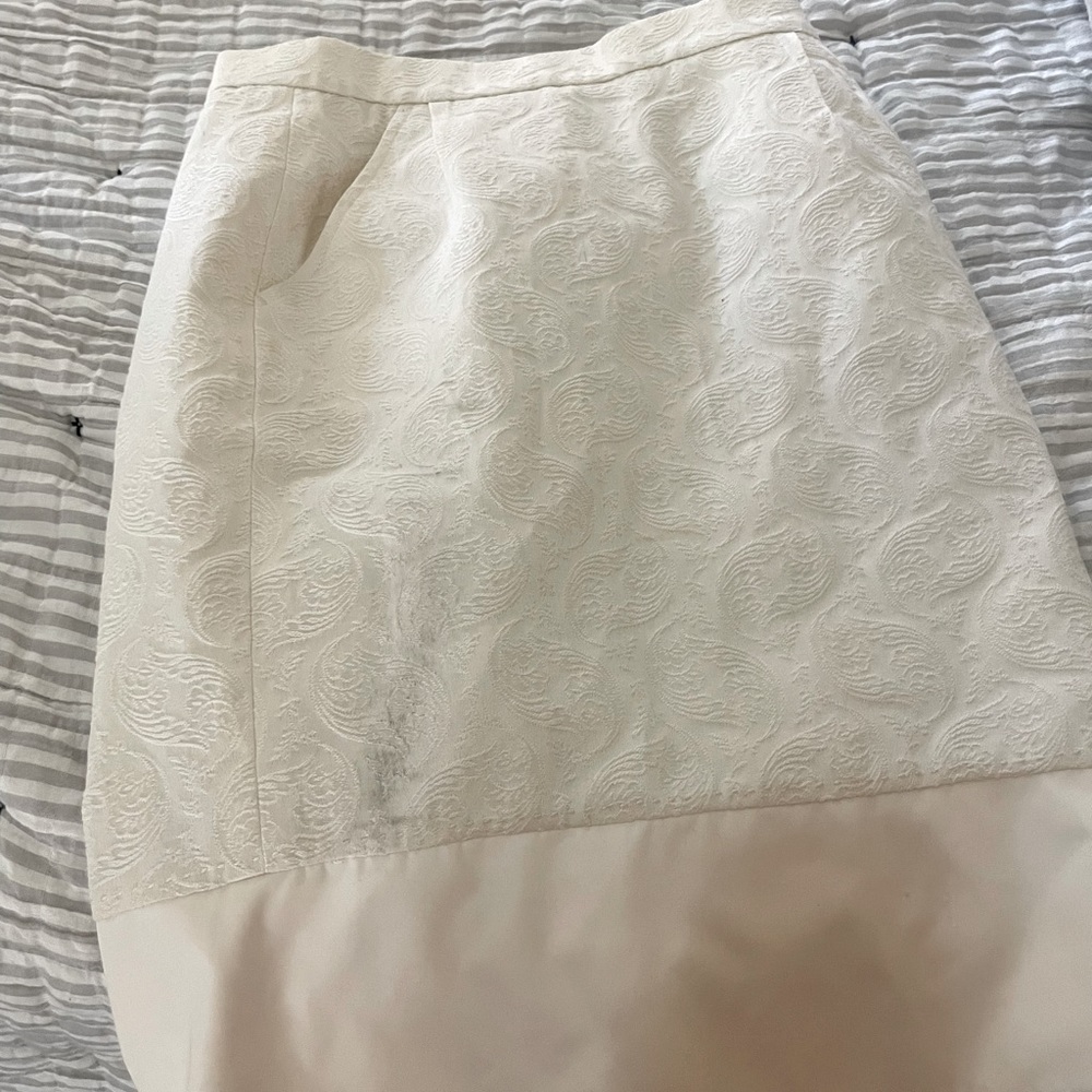 Beautiful pencil skirt, great for Easter or church